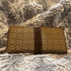Vintage Coach long wallet. Good condition